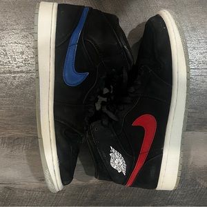 Jordan 1 Mid ‘Multicolor Swoosh Black’
Size 9